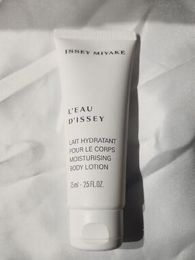 Issey Miyake L'Eau d'Issey Moisturising Body Lotion - White Tube